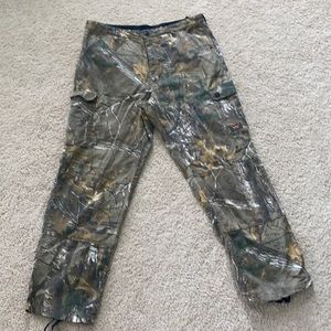 Men’s Walls brand Cargo Camo pants size Large